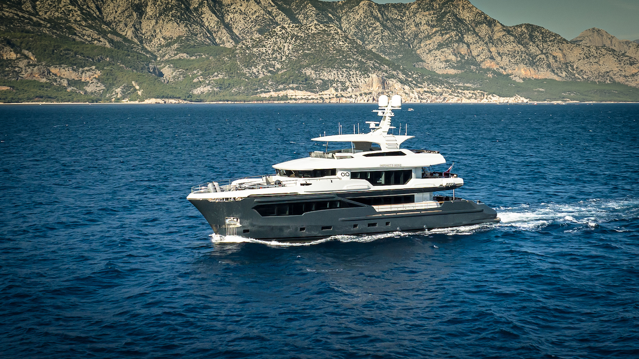 motor yacht infinity nine